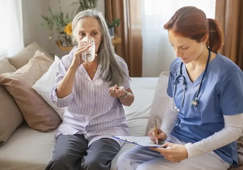 Monitoreo y seguimiento médico a distancia.